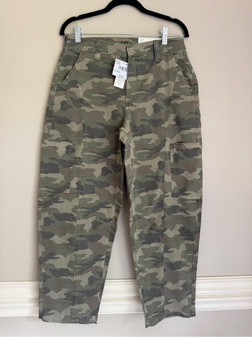 NWT American Eagle Barrel Stretch Camo Utility Cargo Pants - Olive, size 6